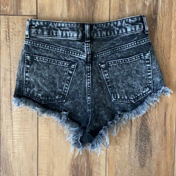 TopShop Kiri High Waist Frayed Cut Offs 2 - Picture 6 of 10